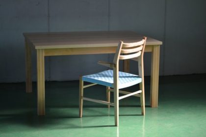 研究室の机と椅子